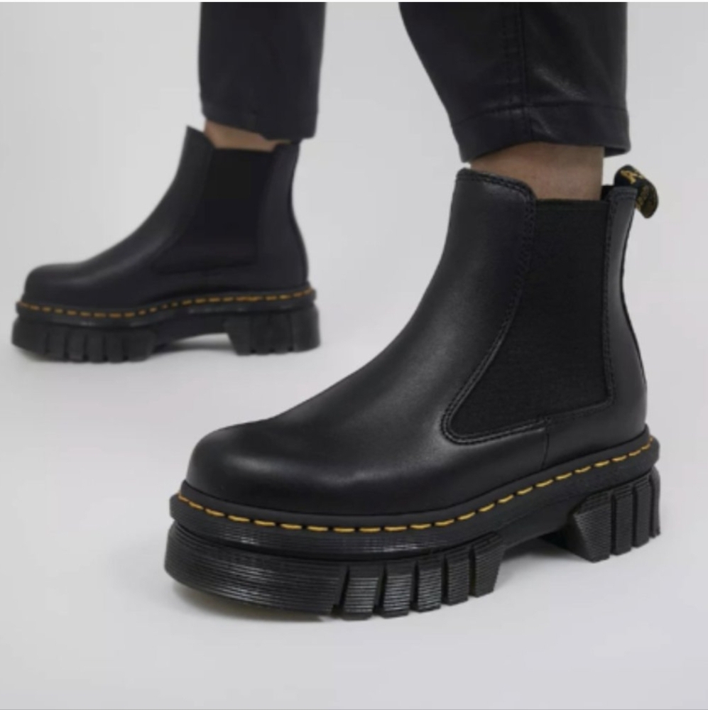 Dr. Martens Audrick Nappa Leather Platform Chelsea Boots - Size 9
